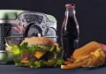 ラジオ コカコーラ ハンバーガーチップスの絵画 写真からアートへ